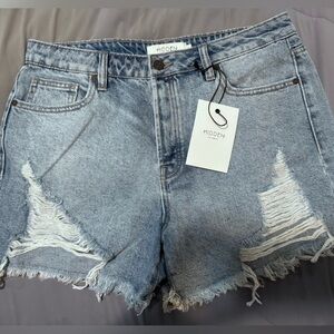 Hidden Women's Frayed Mom Shorts